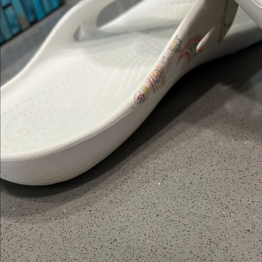 CROCS White Flip Flop Sandals - Picture 4 of 12